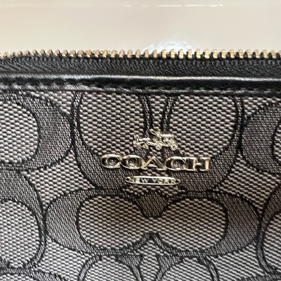 Coach Wristlet Black Monogram Pattern Jacquard Canvas Leather Wallet Like New - Picture 5 of 16